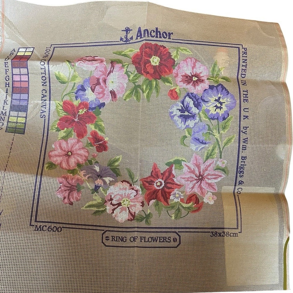 Vintage Anchor Needlecraft Needlepoint Canvas Floral Wreath MC 600, 38 x 38 cm